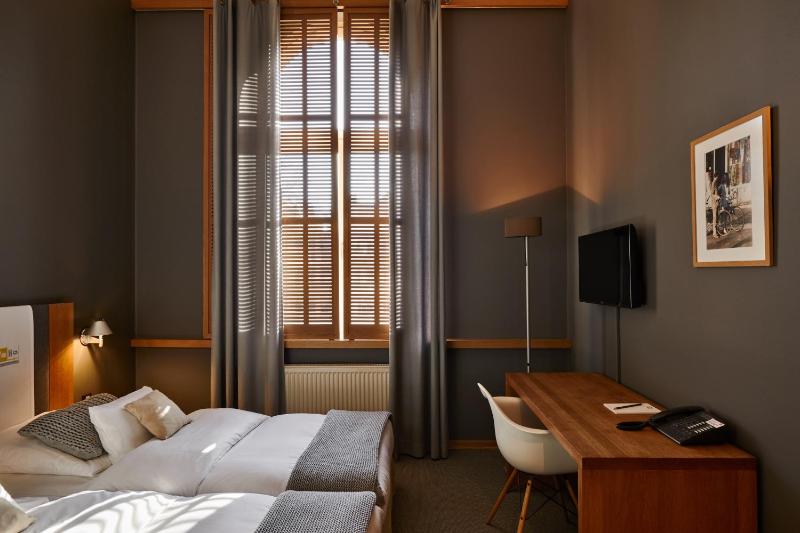 Double Room image 2