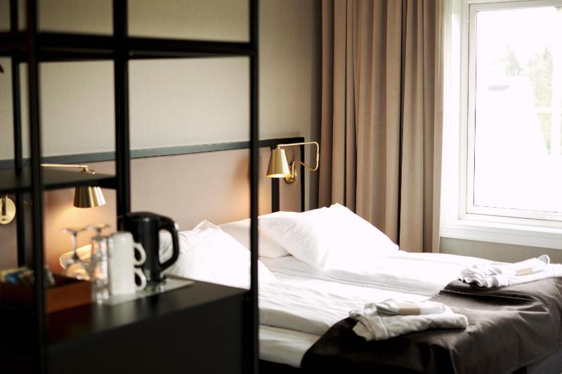 Junior Suite with direct pool access image 4