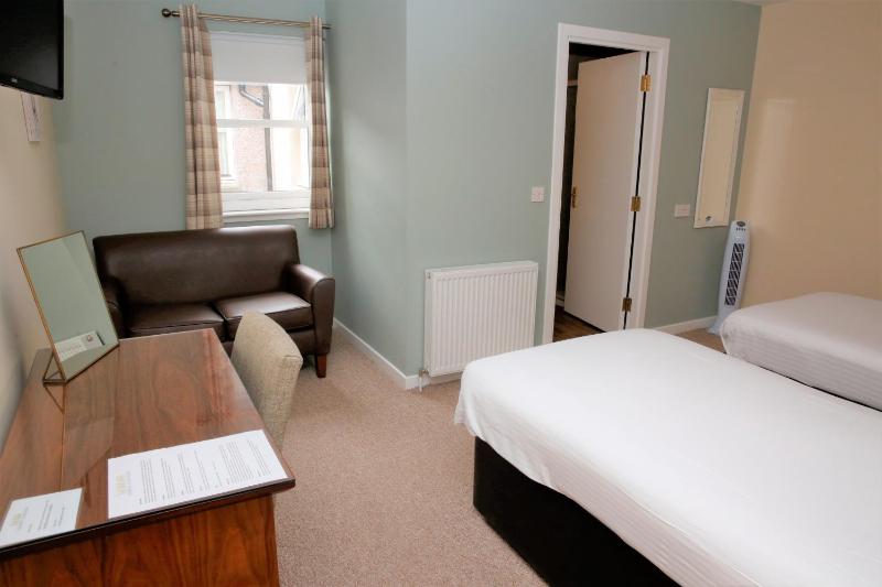 Twin Room image 2