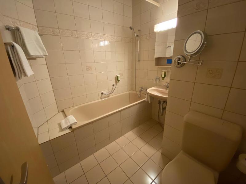 Standard Triple Room with Air Conditioning - Attic image 4