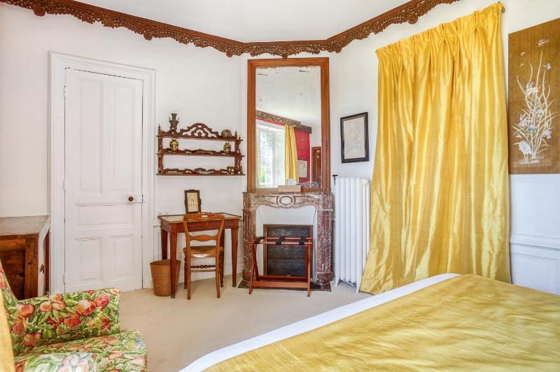 Small Double Room image 4