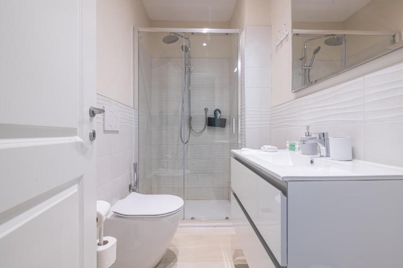 Triple Room with Private Bathroom image 3