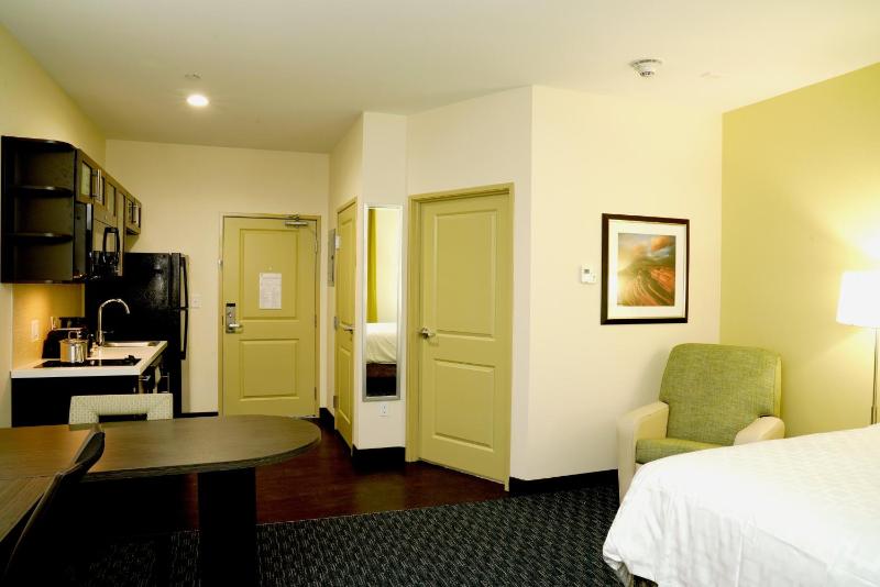 Studio Queen Suite image 3