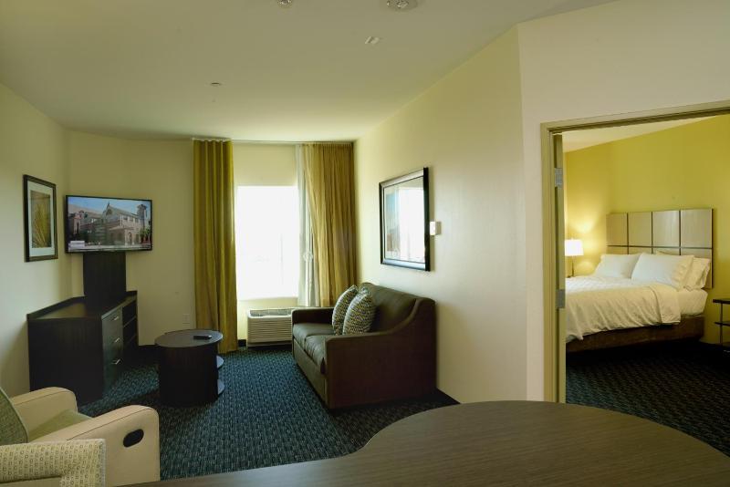One-Bedroom Queen Suite image 2