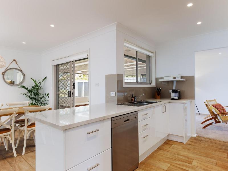 81 Horace St - Wifi Pool and air conditioning - image 15