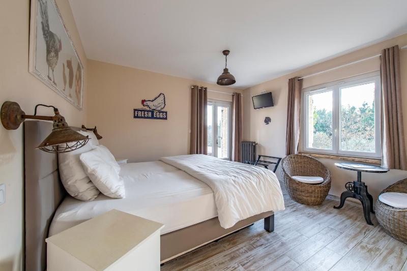Double Room with Patio image 1