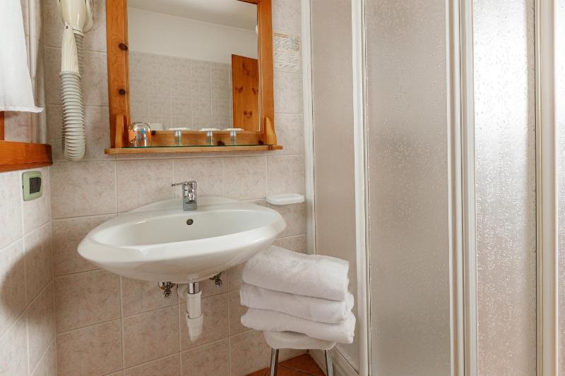 Double Room image 4