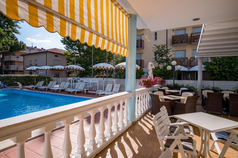 Hotel Villa dei Fiori - sul mare con piscina - image 17