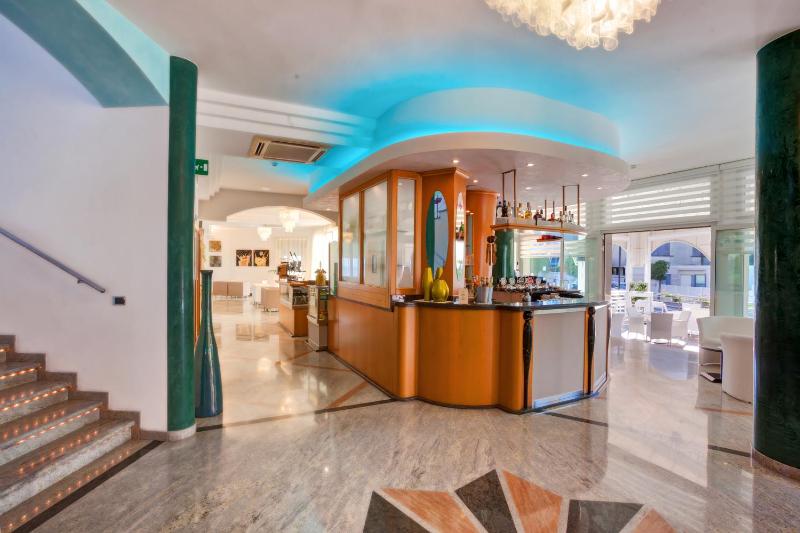 Hotel Montecarlo 3 Stelle Superior - image 9