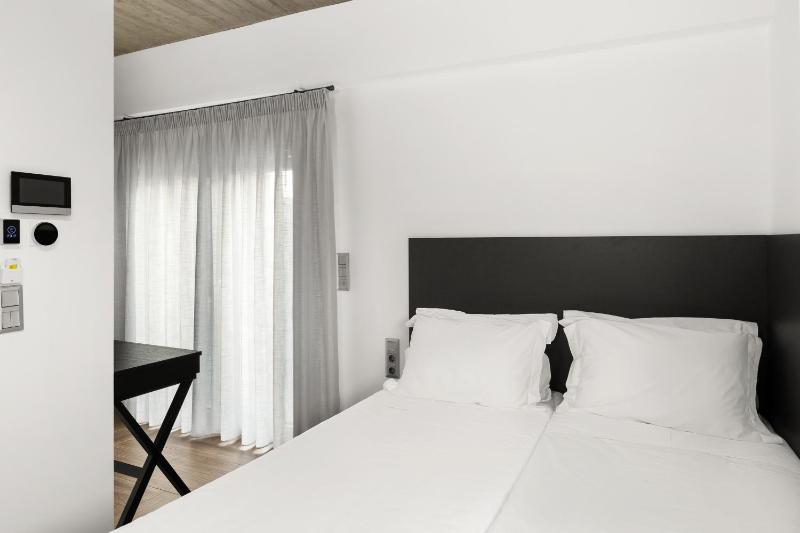 Standard Double Room image 3