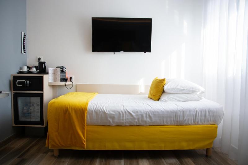 Comfort Triple Room - Disability Access image 3