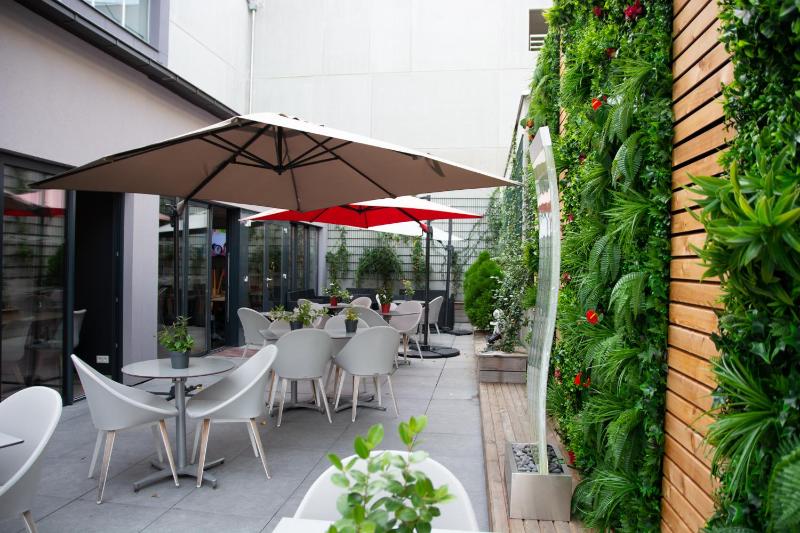 Colmar Hotel - image 1