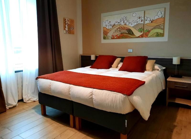 Double or Twin Room image 3