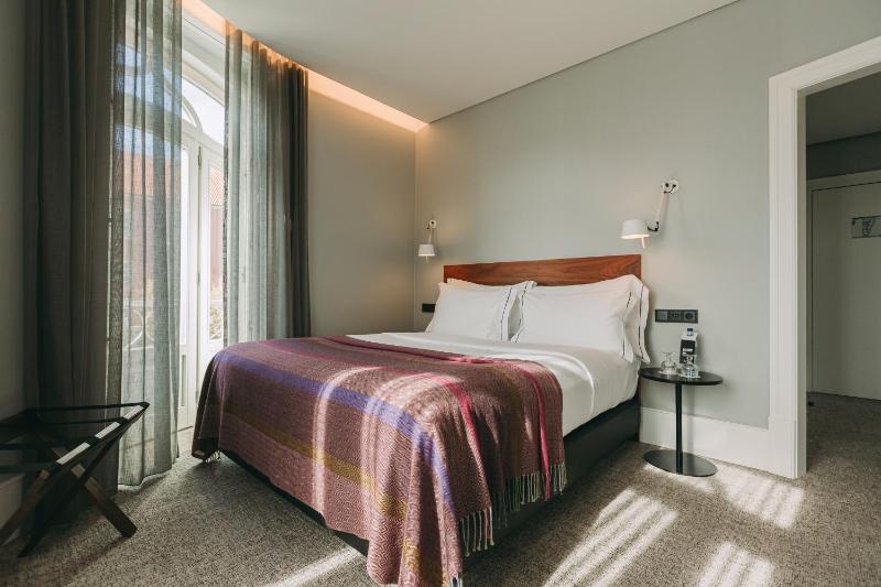 King Double Room image 4