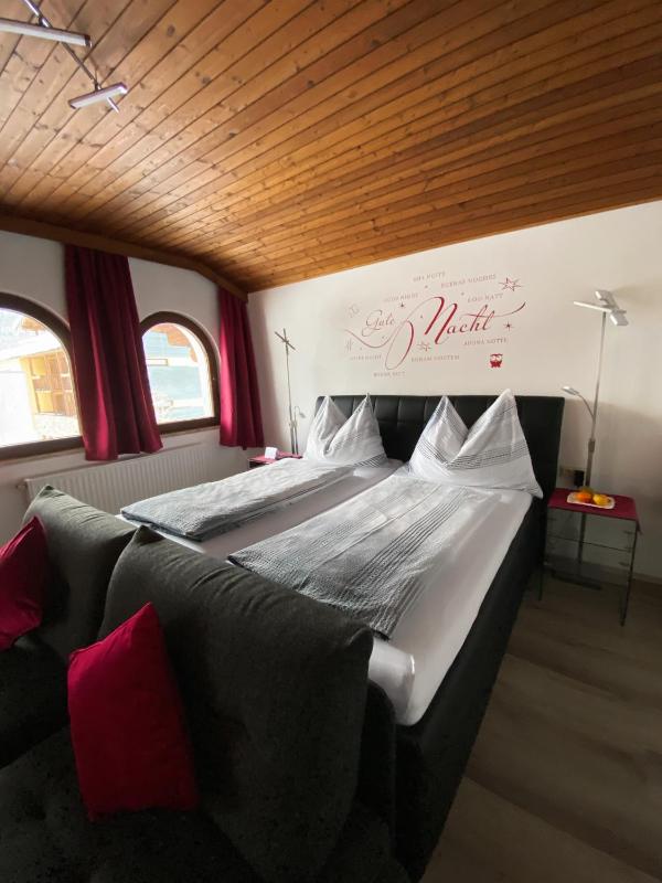 Deluxe Double Room (2 Adults + 1 Child) image 1
