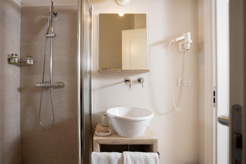 Large Suite - Split Level image 2