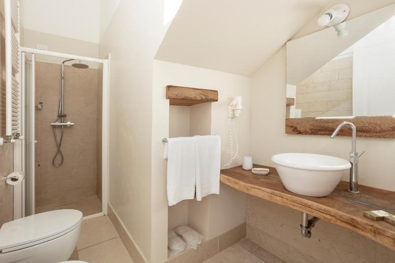Large Suite image 2