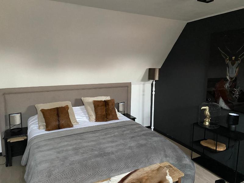 Large Double Room image 4