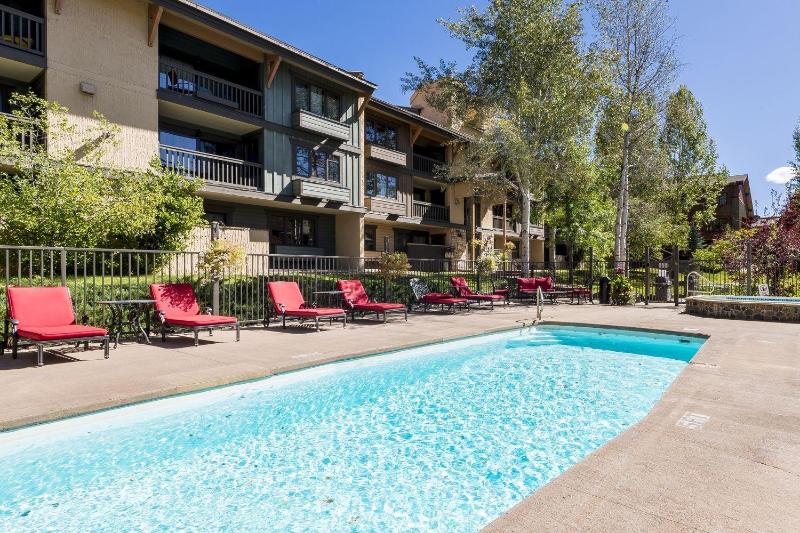 Phoenix 208 Townhouse - image 3