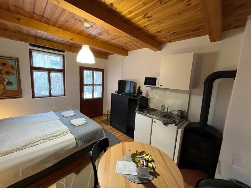 Double Room with Extra Bed image 2