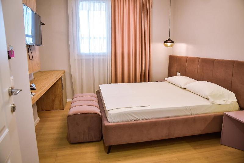 Double Room image 3