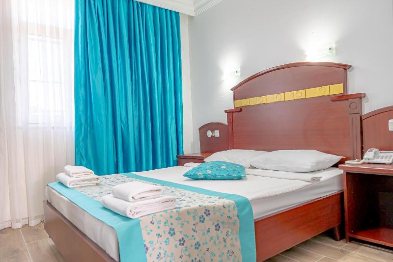 Standard Double or Twin Room image 4