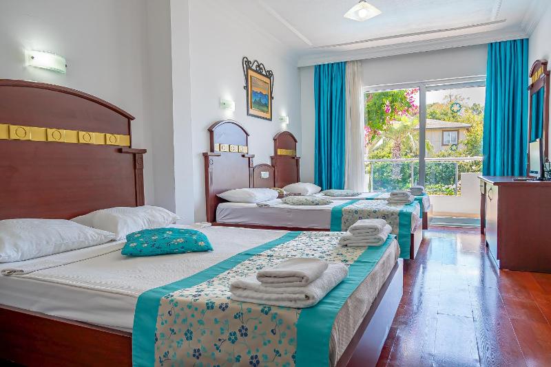Standard Triple Room image 3