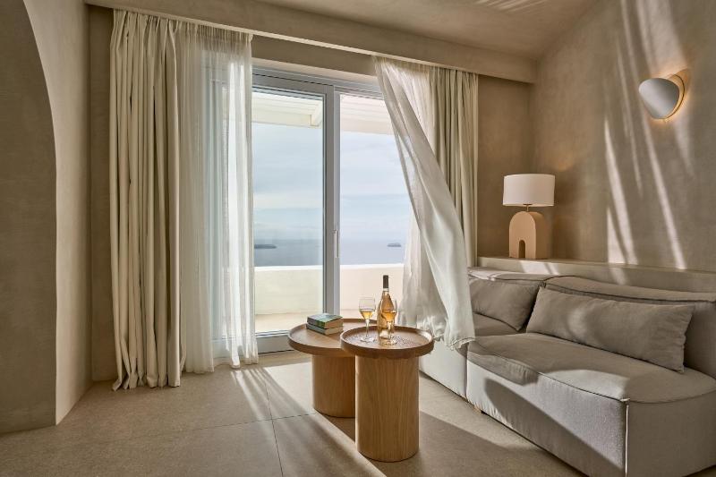 Honeymoon Suite with Hot Tub and Volcano View image 4