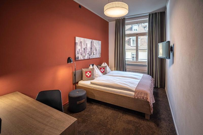 Small Double Room image 1