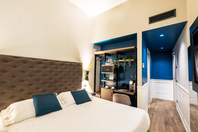 Small Double Room image 1