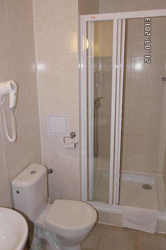 Quadruple Room image 4