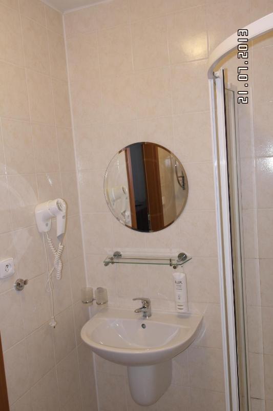 Quadruple Room image 3