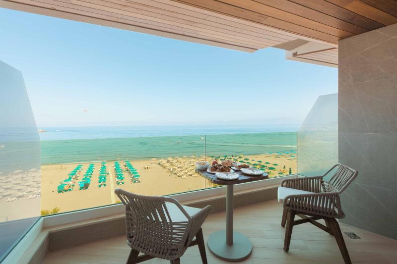 Suite with Sea View image 4