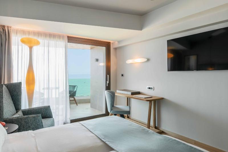 Suite with Sea View image 3