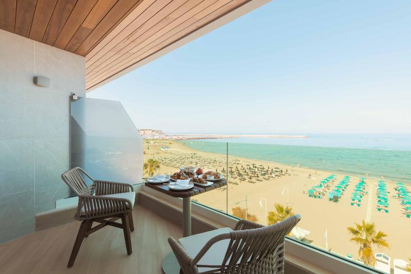 Suite with Sea View image 2
