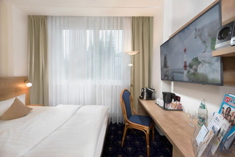 Standard Queen Room image 1