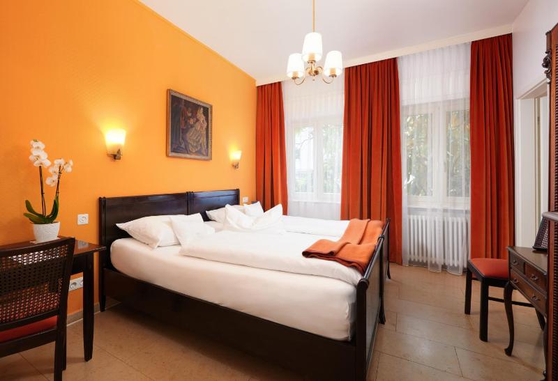 Double Room image 1