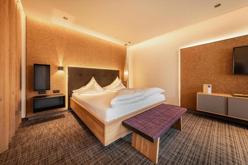 Superior Triple Room image 3
