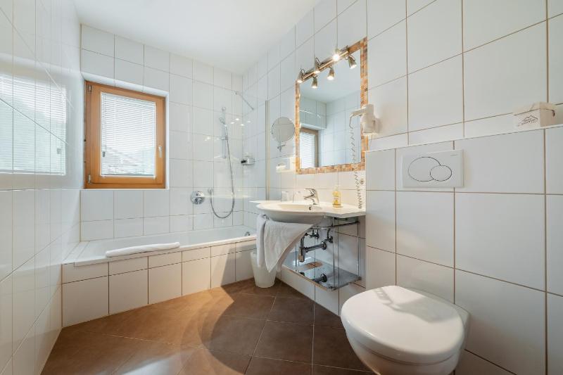 Superior Triple Room image 4