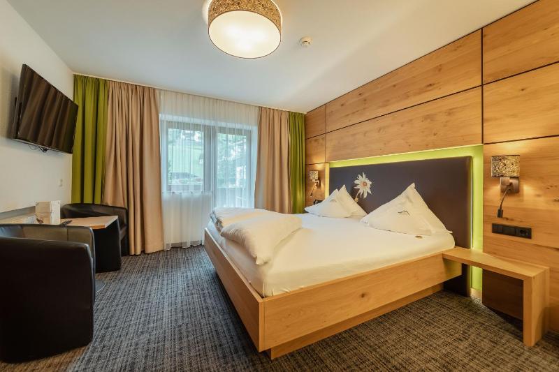 Superior Double Room image 3