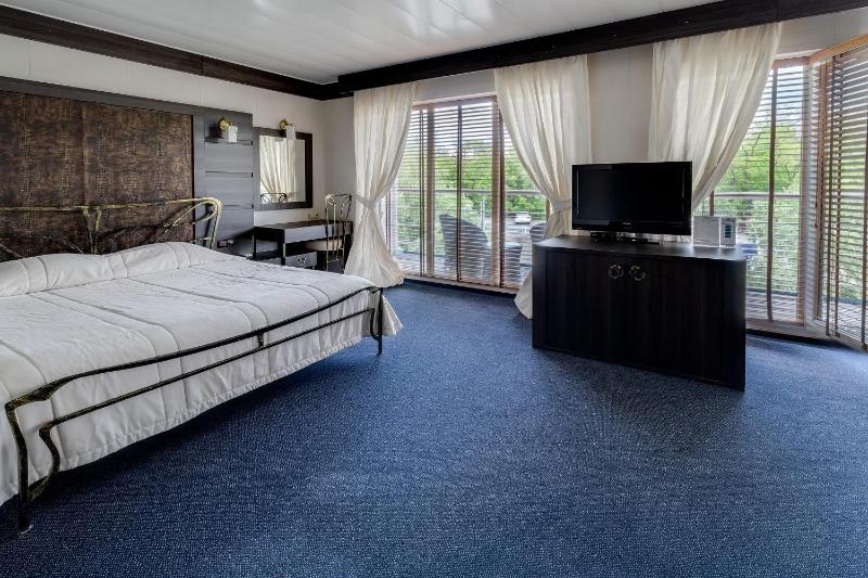 Deluxe Double Room with Park View image 4
