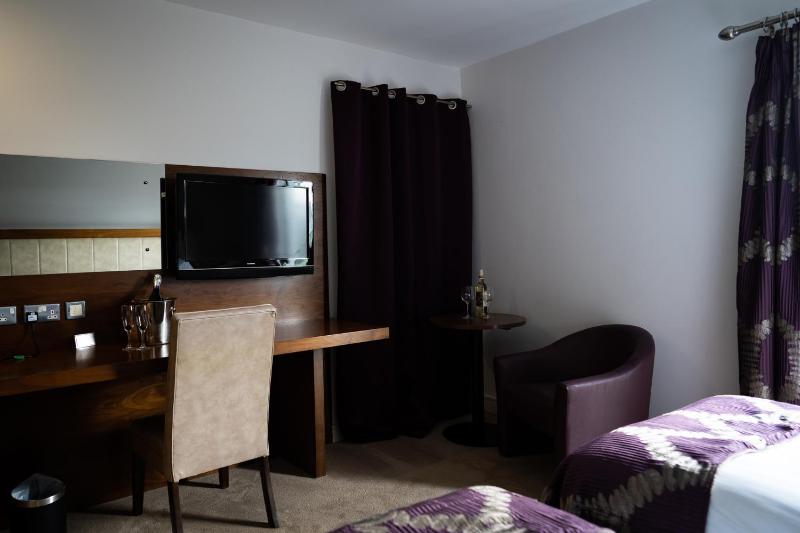 Classic Twin Room image 2