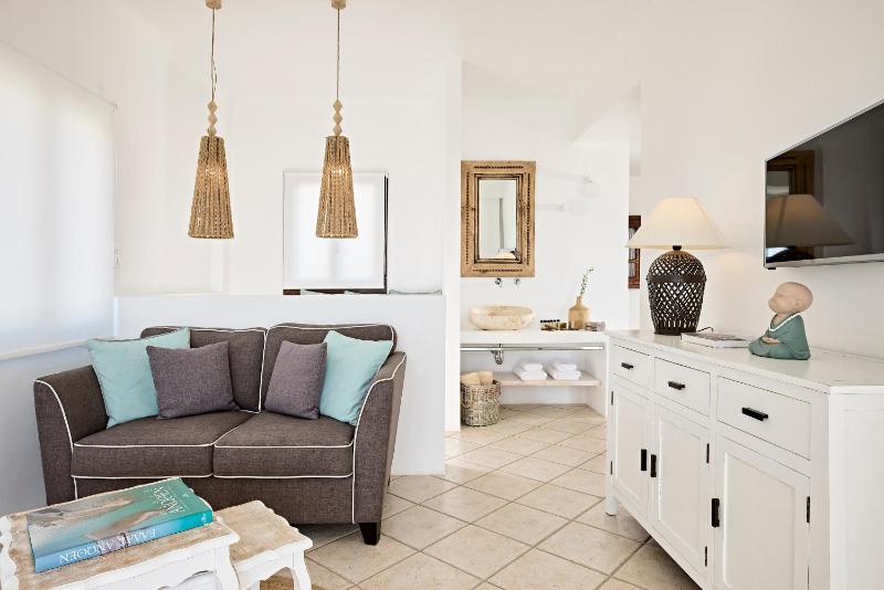 Deluxe Suite With Sea View (Pearl) image 3