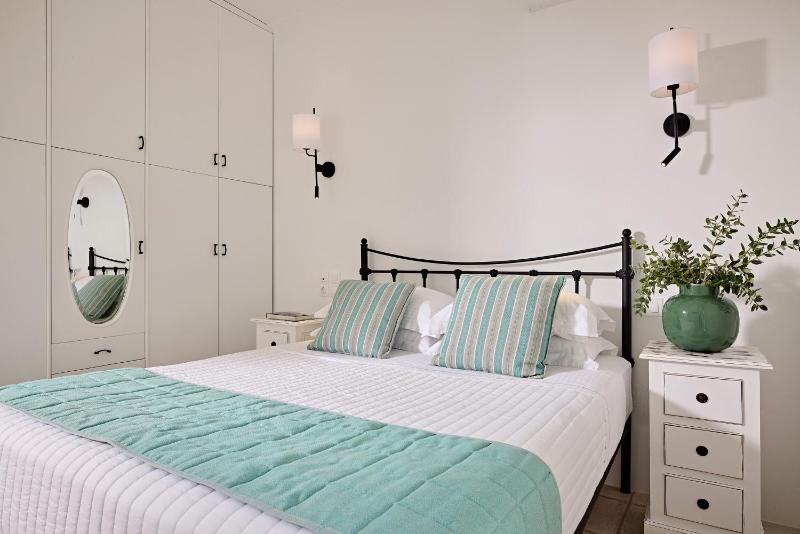 Deluxe Suite With Sea View (Pearl) image 1