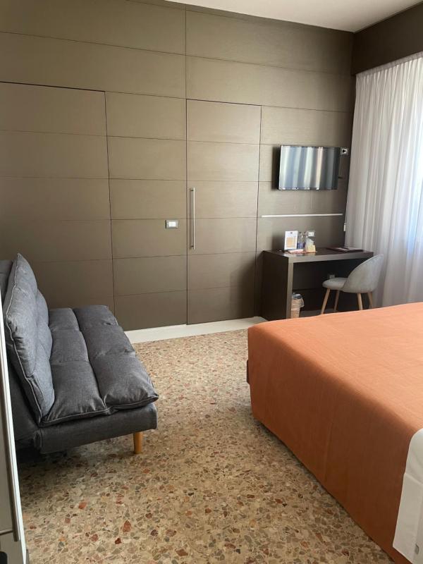 Deluxe Room image 3