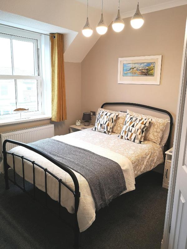 Ivy Bank Guest House Tenby - image 1