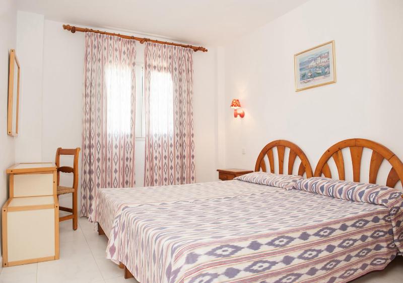 One-Bedroom Apartment image 3