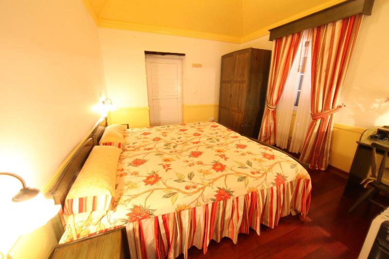Twin Room image 2
