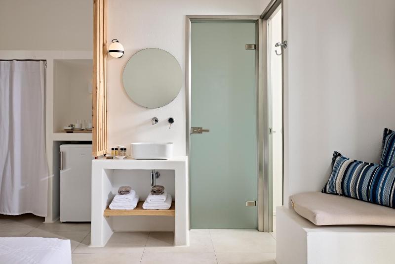 Double Room with Garden View image 2