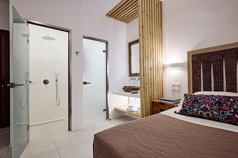 Double Room with Garden View image 4